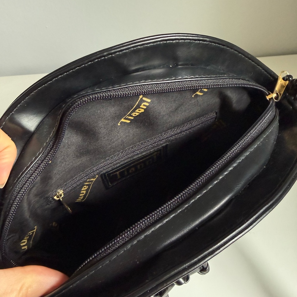 Tiannl Black Crossbody Bag with Woven Design - Picture 2 of 7